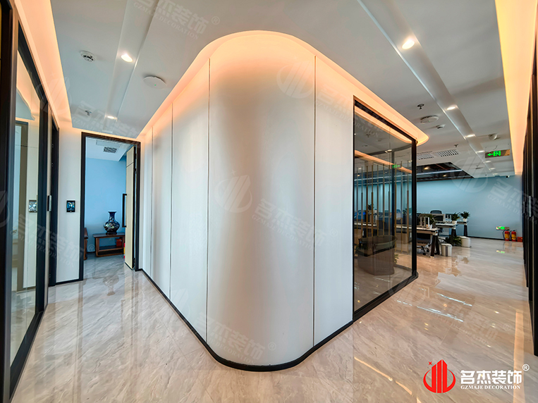 開(kāi)放辦公區(qū)過(guò)道